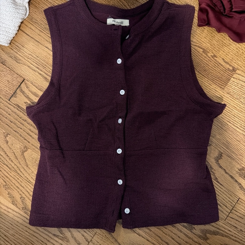Madewell Sleeveless Button-Front Knit Vest in burgundy